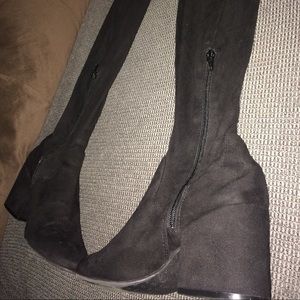 Knee high boots  size  : 6 (in great condition )